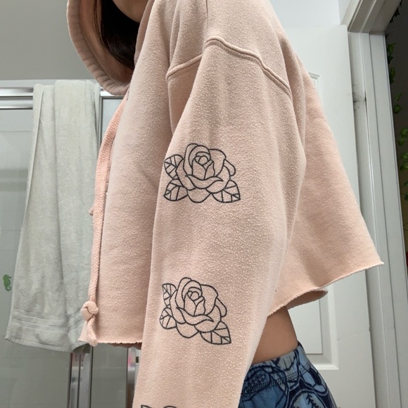 LaurDIY pink cropped merch “Feelin Crafty” - Picture 2 of 5